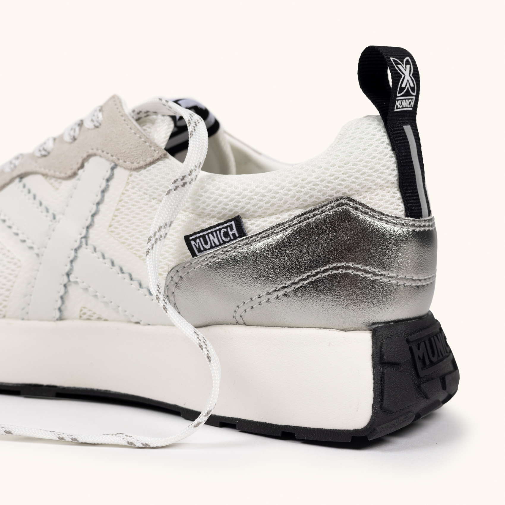 T&ecirc;nis Feminino Xemine Branco / Prata