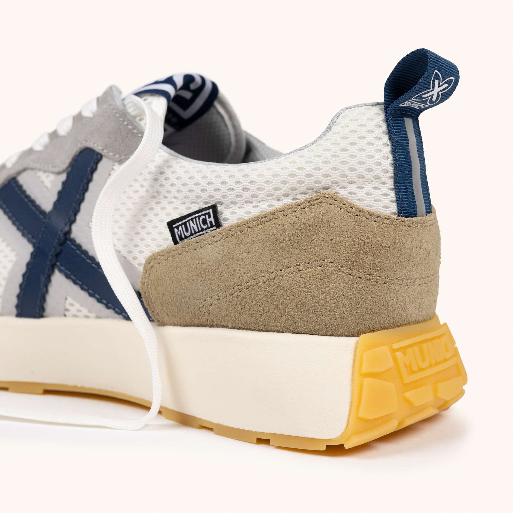 T&ecirc;nis Feminino Xemine Branco / Cinza