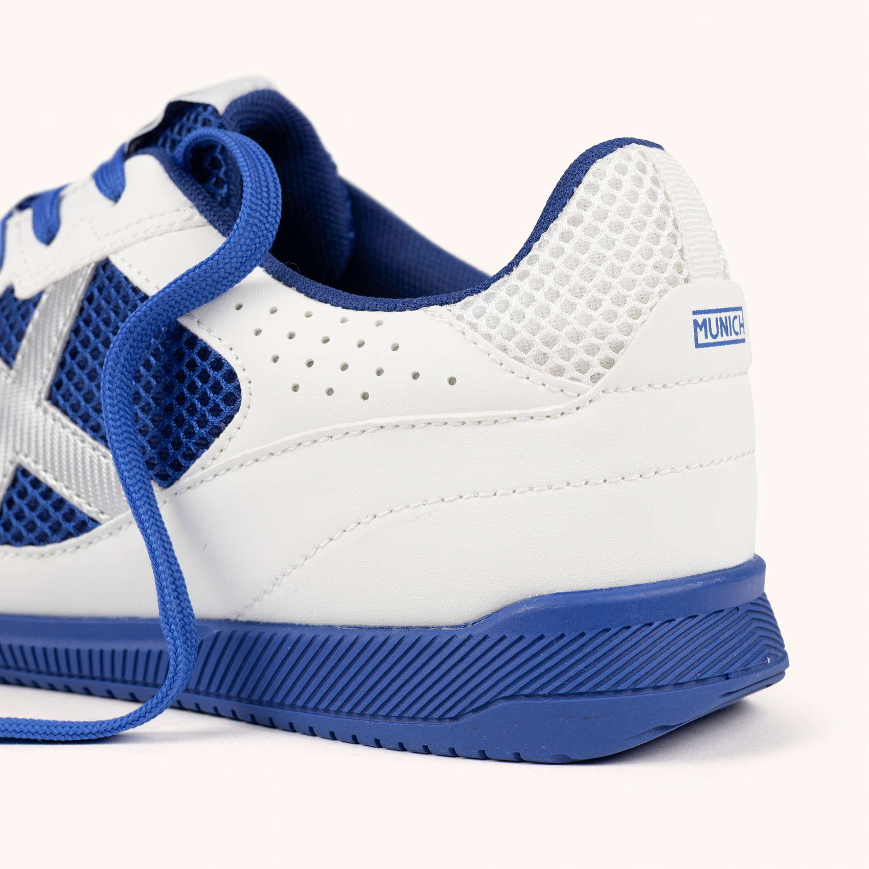 Imagem alternativa do produto Chuteira Futsal Debut Branco / Azul